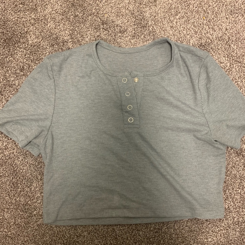 Gray basic cropped tee